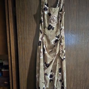 Womens summer dress in very good used condition. Only worn a few times.